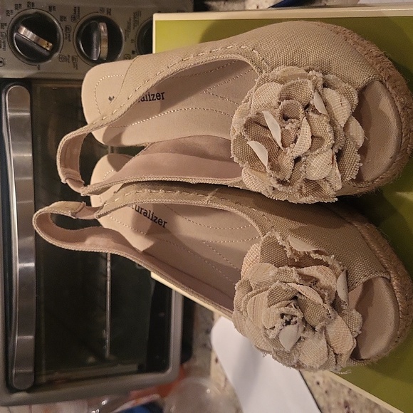 ladies shoes - Picture 1 of 3